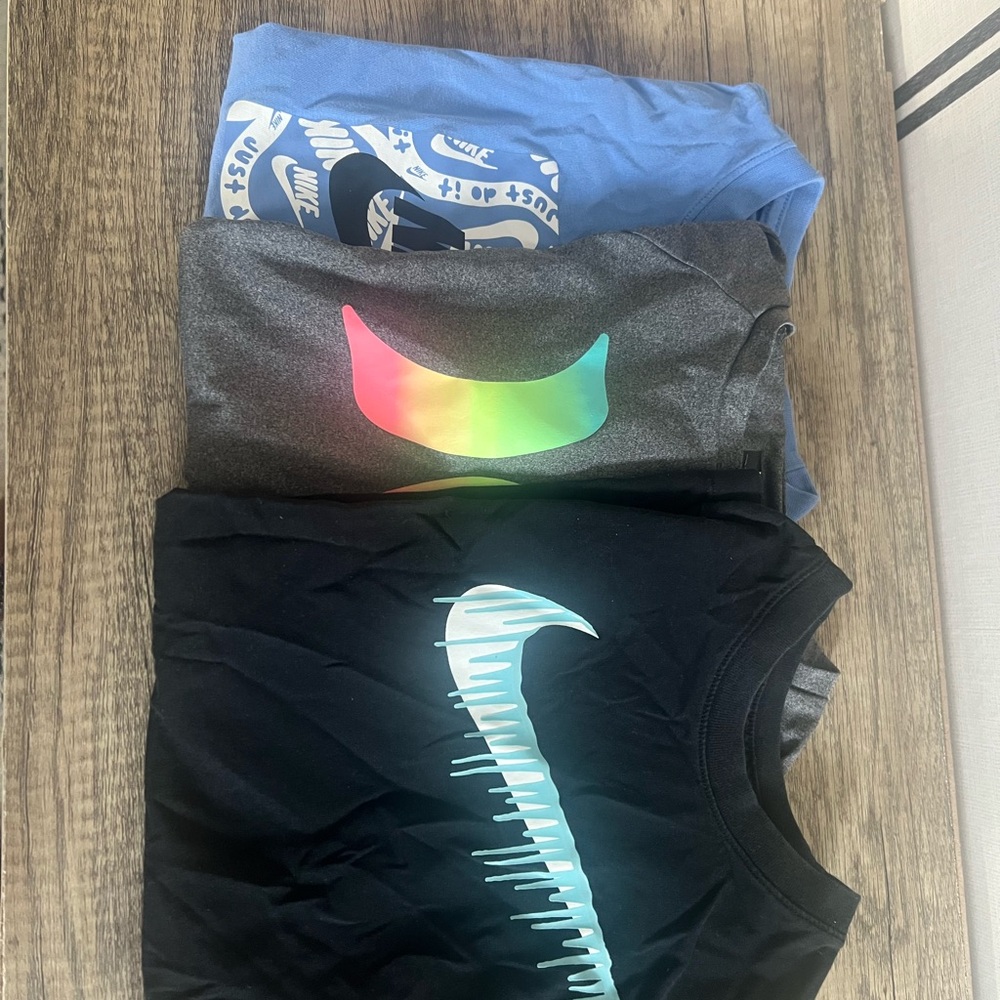 Set of 3 Nike/Hurley Kids Short Sleeve Tees - Blue, Gray, Black. boys small.